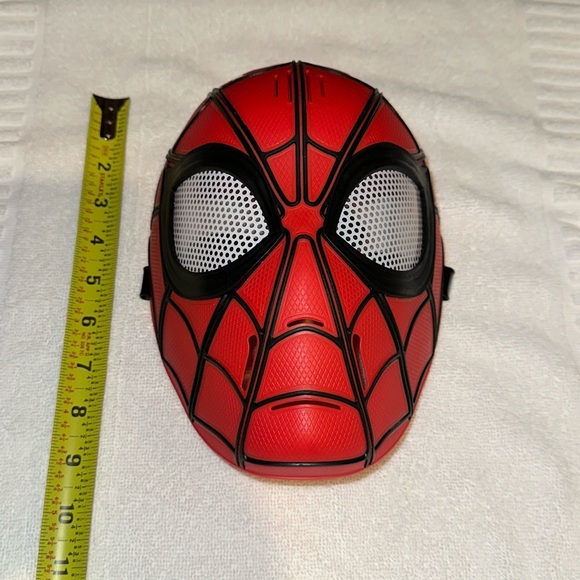 DISNEYPARKS MARVEL EXCLUSIVE- SPIDERMAN LIGHT UP BRAIN 😆 AND TALKING MASK - Picture 3 of 10